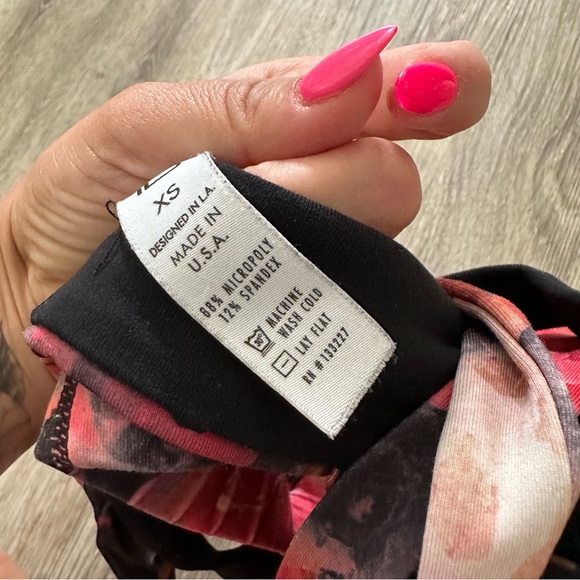 ❗️5/$20❗️Body Language Patterned Twist Strap Sports Bra - Picture 7 of 7